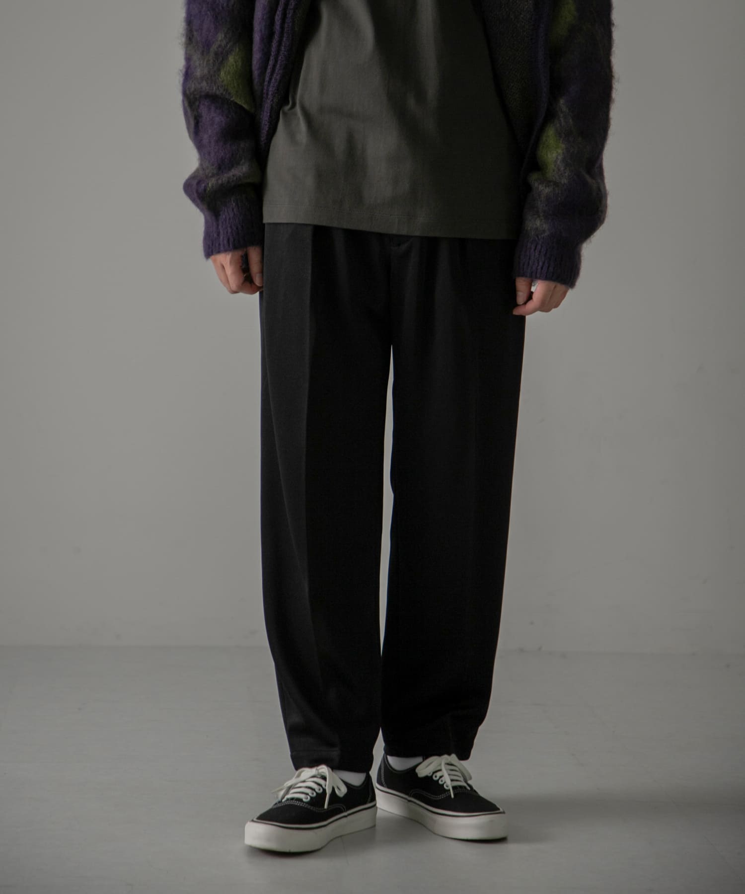 FARAH Two Tuck Wide Tapered PANTS[M4008-BSM36]｜URBAN RESEARCH公式