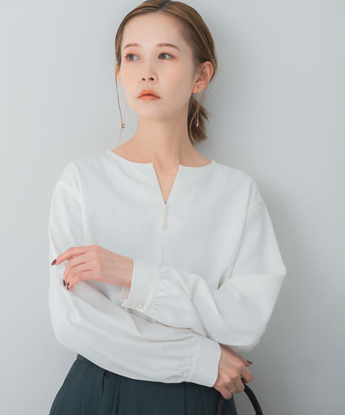 『WEB限定』フロントパールギャザースリーブブラウス