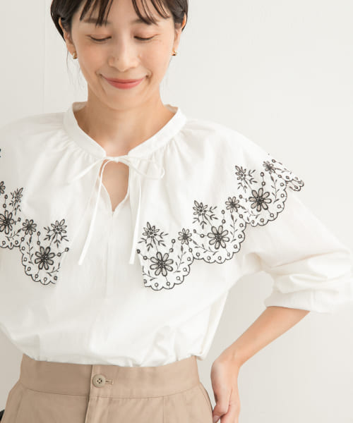 レース刺繍ラッフルブラウス