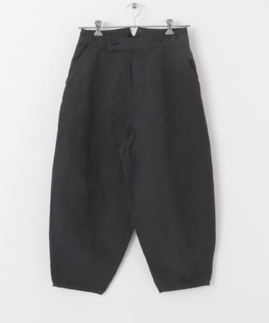 Vlas Blomme　テーパードパンツ