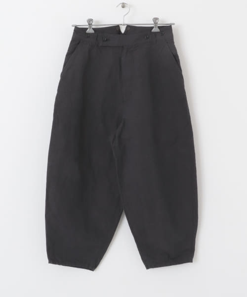 Vlas Blomme　テーパードパンツ