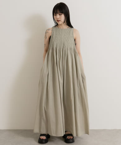 FANAKA　Smocked dress