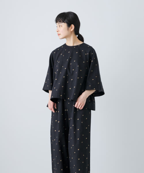 小花刺繍フレアブラウス
