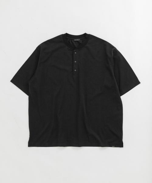 『UR TECH』ワイドヘンリーネックTシャツ