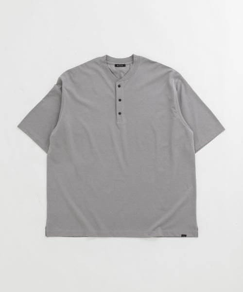 『UR TECH』ワイドヘンリーネックTシャツ