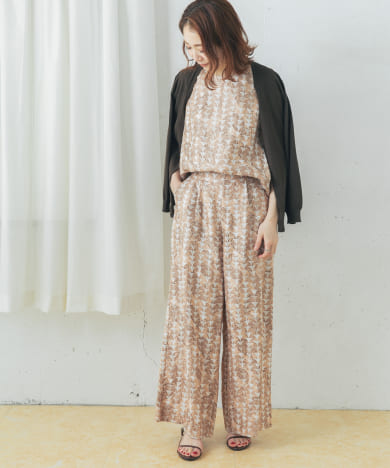 URBAN RESEARCH（アーバンリサーチ）の「マットサテンストレート