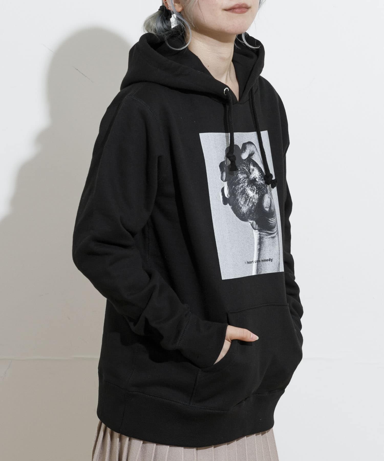 ≒ heart core remedy HOODIE GRASPED APPLE[HCR-T0041-T23i]｜URBAN