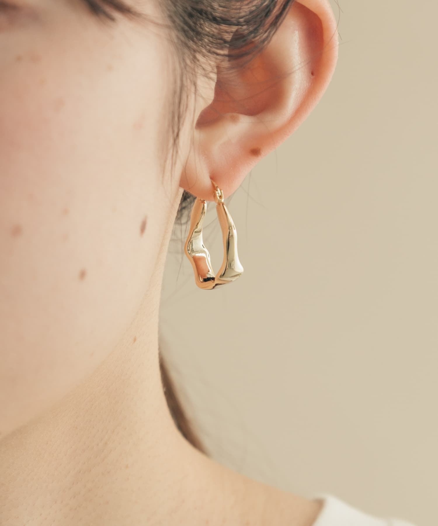 １８Ｋ ニュアンスライン ピアス