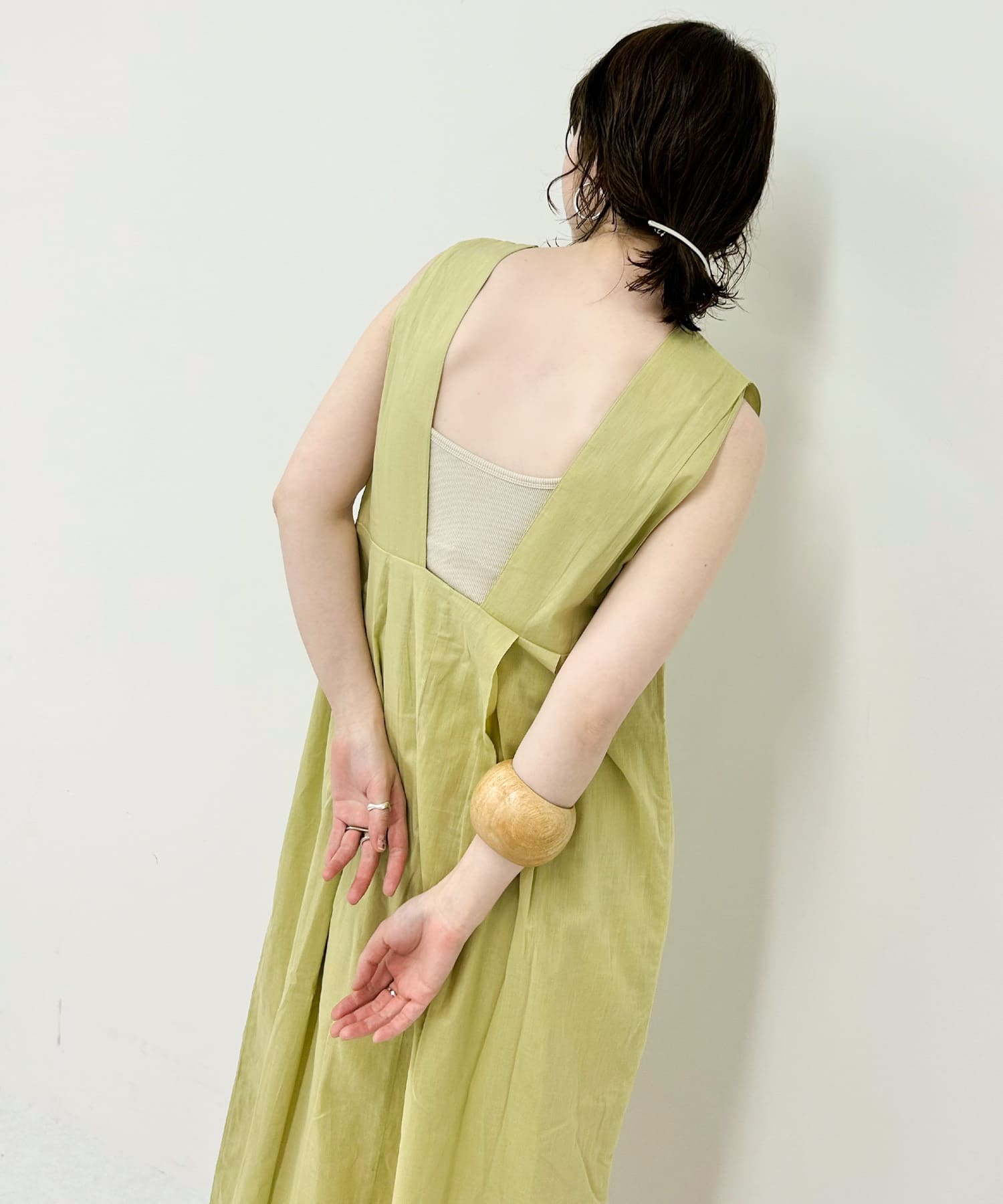 BACKオープンノースリーブワンピース[KB35-26J200]｜URBAN RESEARCH