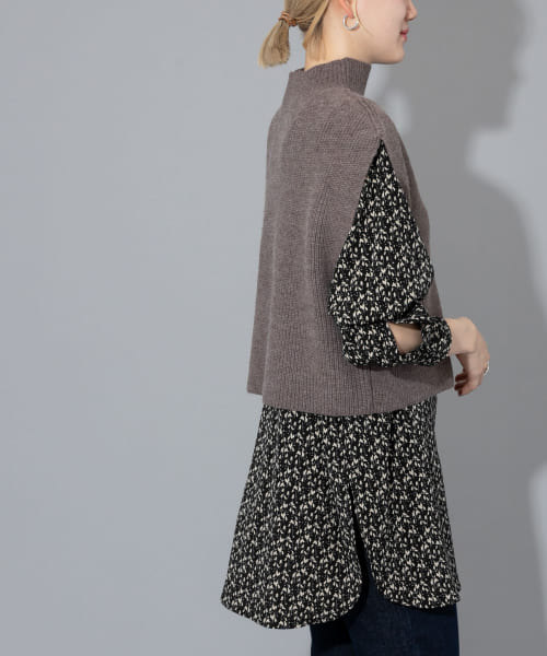 Audrey and John Wad　BandCollar Back Slit Blouse