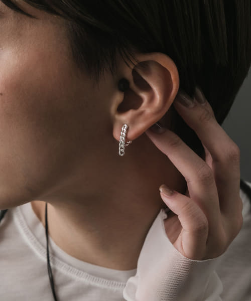 SMELLY so’　asymmetry chain earring
