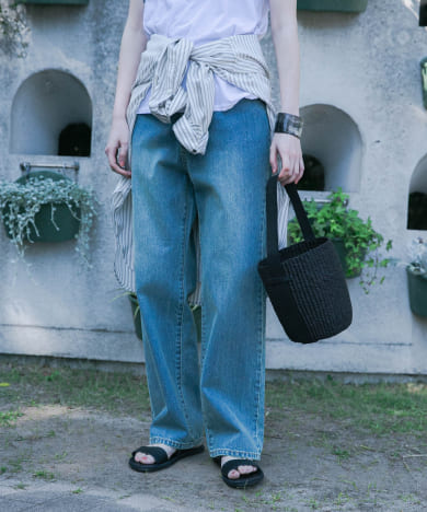 new basic　ストレートフィットデニムパンツ