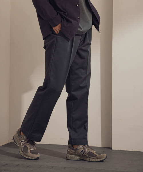 ストレートカラーパンツ