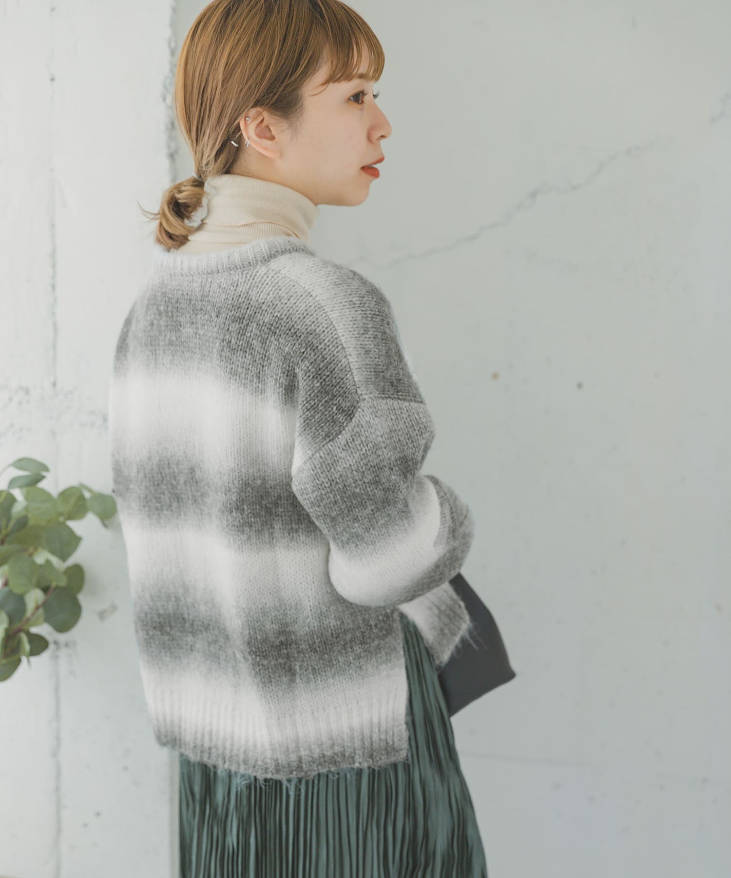グラデーションクルーネックニット[IT27-22A001]｜URBAN RESEARCH公式