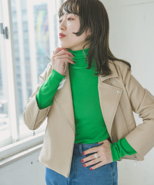 UR GREENタートルネックリブトップス