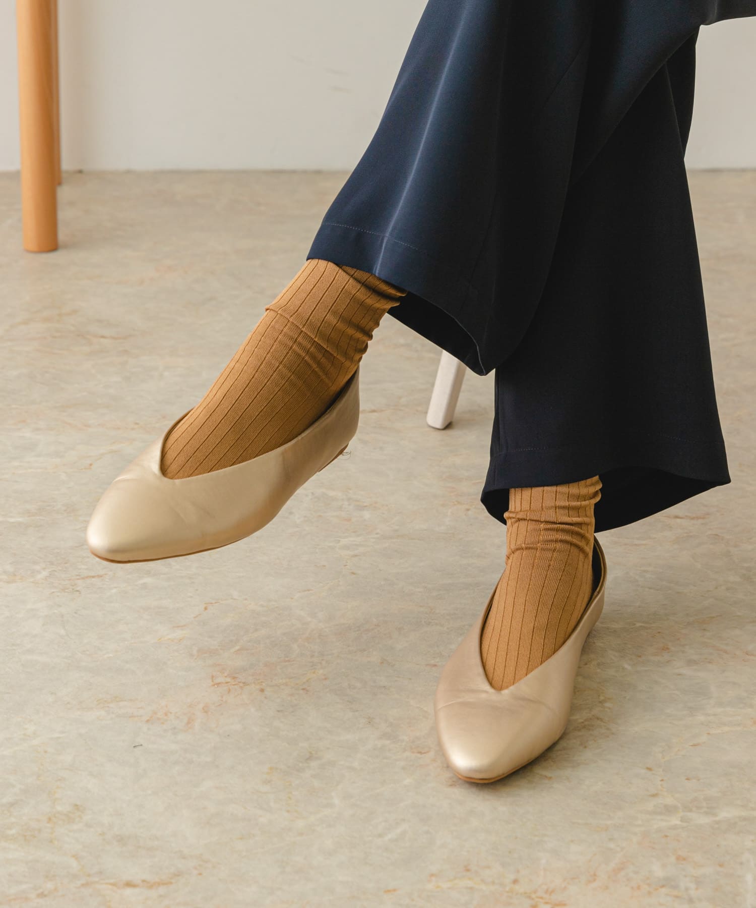 楽天市場】【最大5,000円OFFクーポン】THE ROW ザ・ロウ スリッポン シューズ Canal Slip On グレインレザー F1236  L74 レディース ブラック フラットシューズ ラバーソール パンプス : セレクトショップFELICE