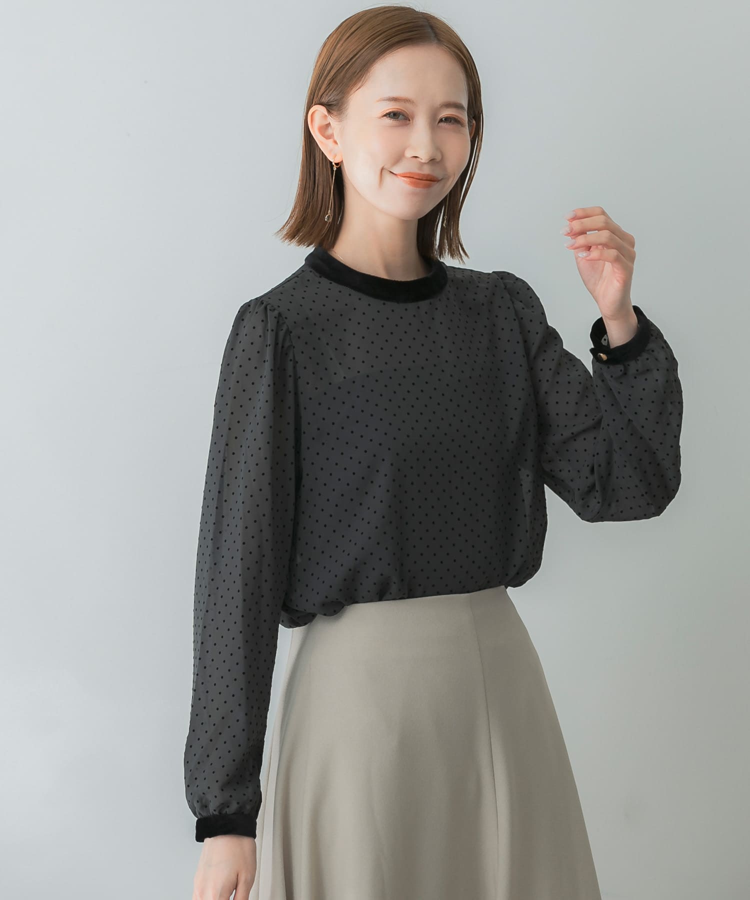 WEB限定』フロッキードットプリントブラウス[RA36-23D601]｜URBAN