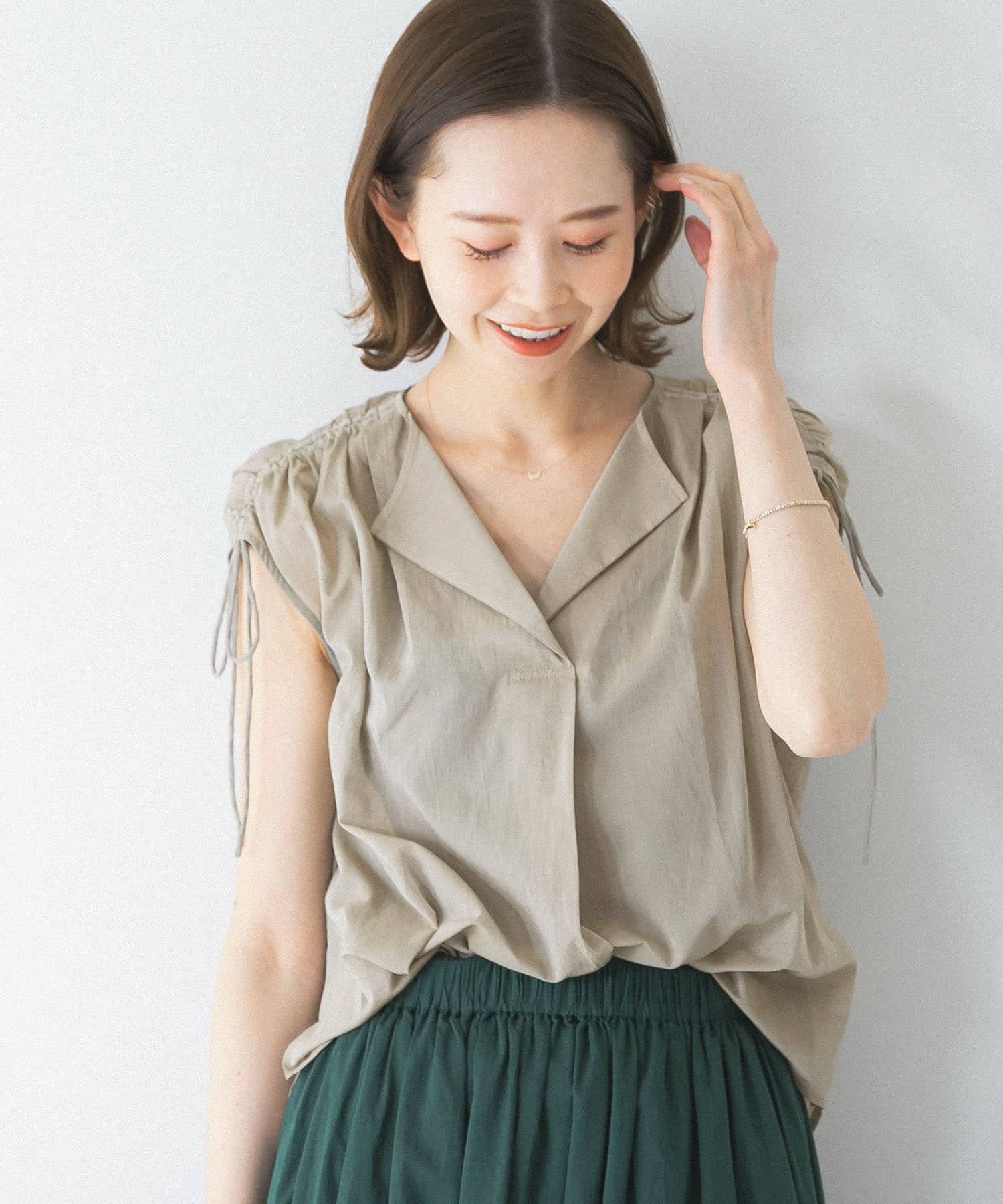 URBAN RESEARCH ショルダーシャーリングブラウス