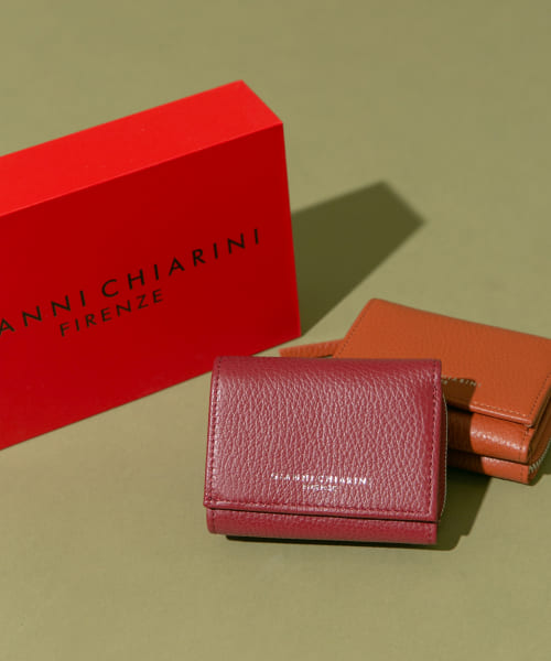 GIANNI CHIARINI　シボ革三つ折りコンパクトウォレット