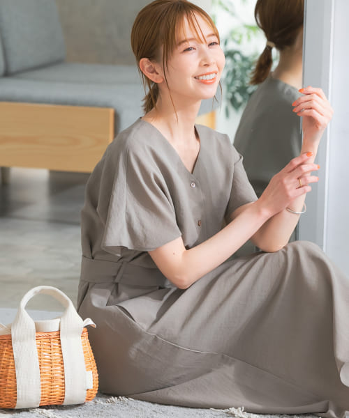 『UR TECH DRYLUXE』ブイネックフレアースリーブワンピース