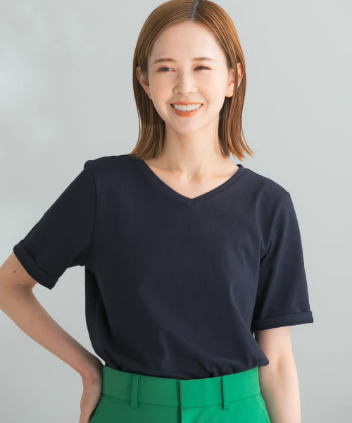 コンパクトVネックTシャツ