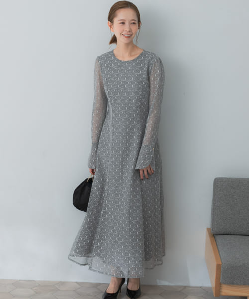 幾何レースバックリボンドレス