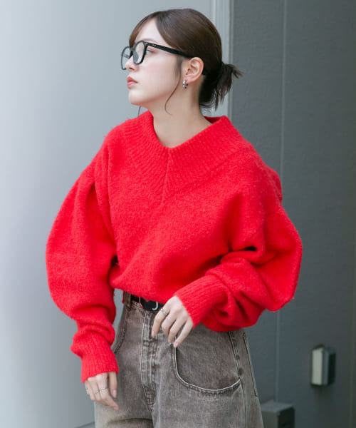 Vネックフォルムニット