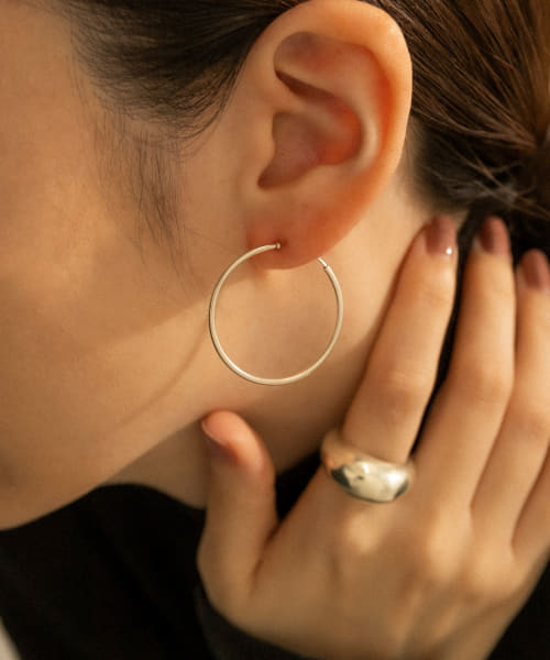 SMELLY so’　midium hoop earring