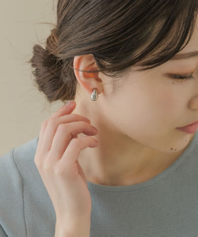 メタルプックリカーブイヤリング[SM34-2MF074]｜URBAN