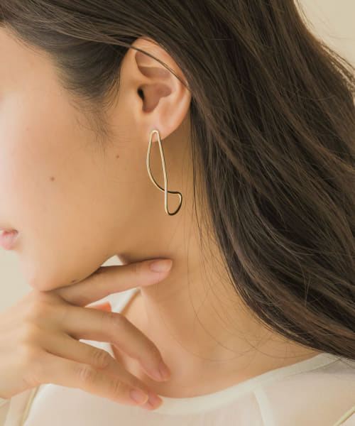 ツイストラインピアス