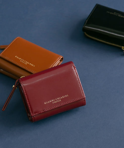 GIANNI CHIARINI　エナメル風　コンパクト三つ折り