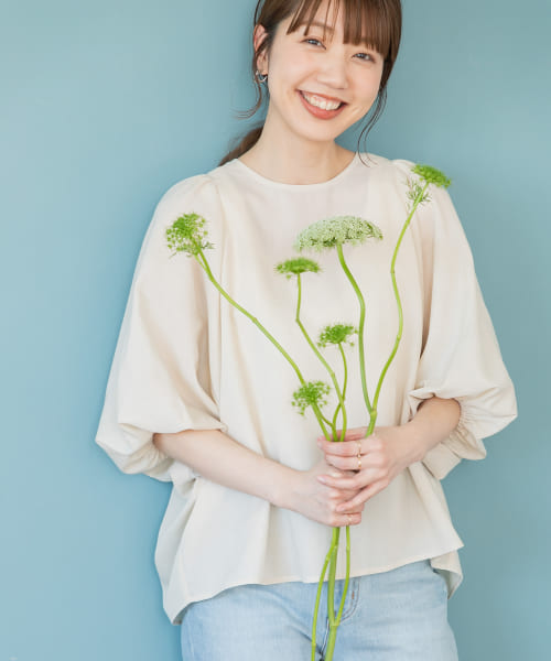 『UR TECH Smart Linen Touch』ボリュームスリーブブラウス