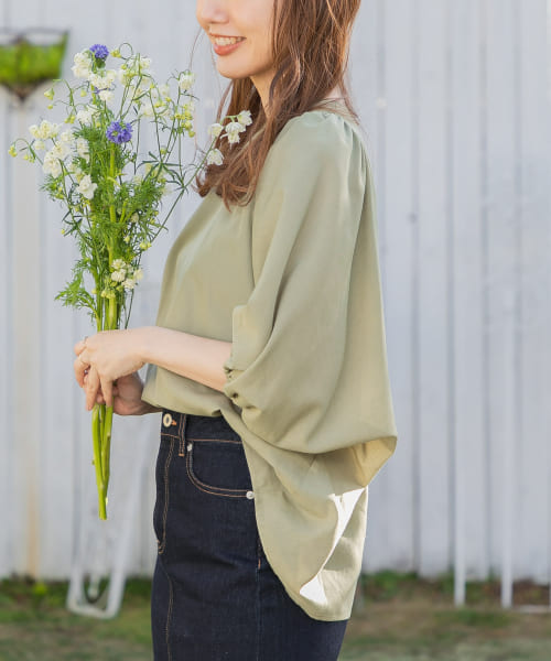 『UR TECH Smart Linen Touch』ボリュームスリーブブラウス