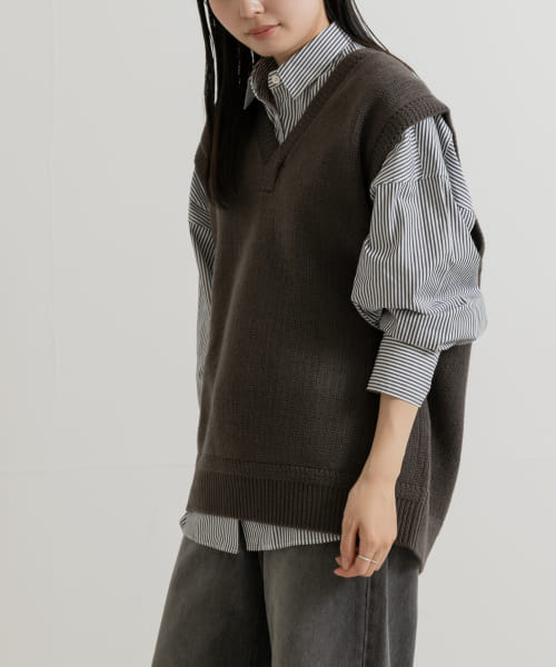 ANNUAL　V Neck Vest