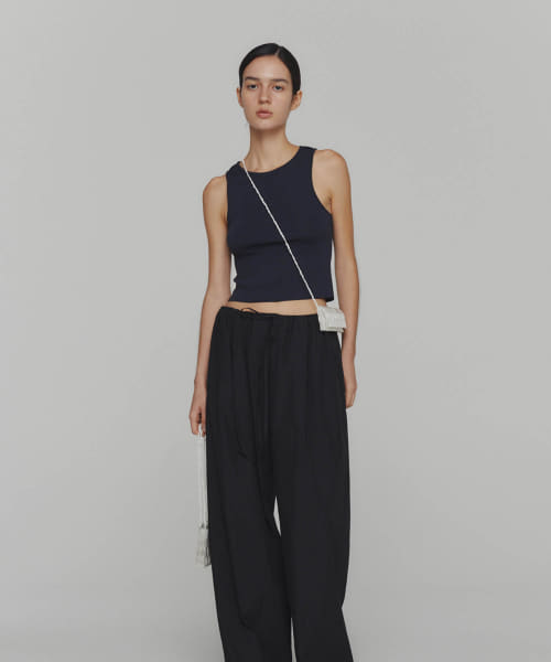 AMOMENTO　CUT-OUT SLEEVELESS TOP