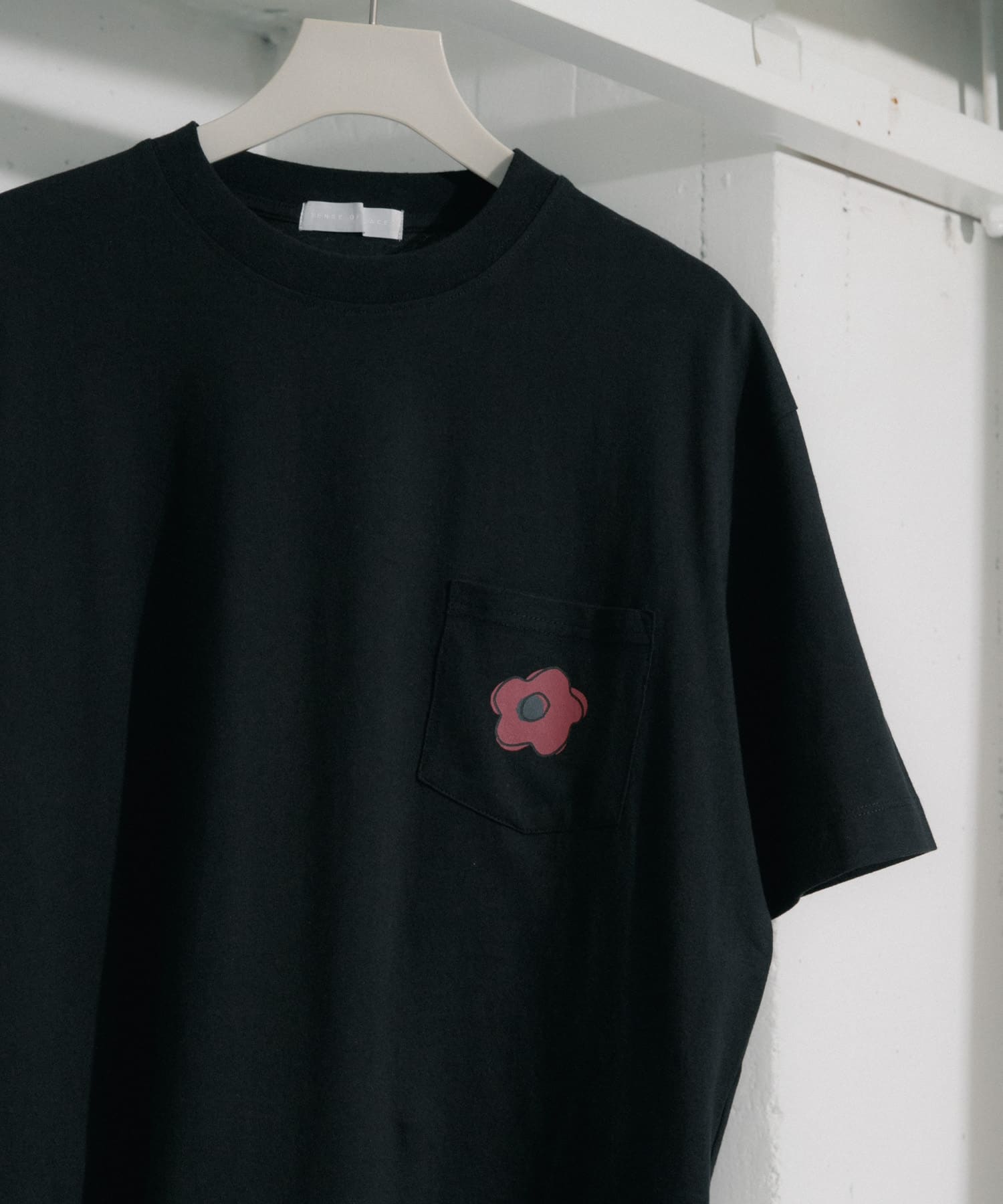 ユニセックス』ポップアートフラワーグラフィックTシャツ D[AA45