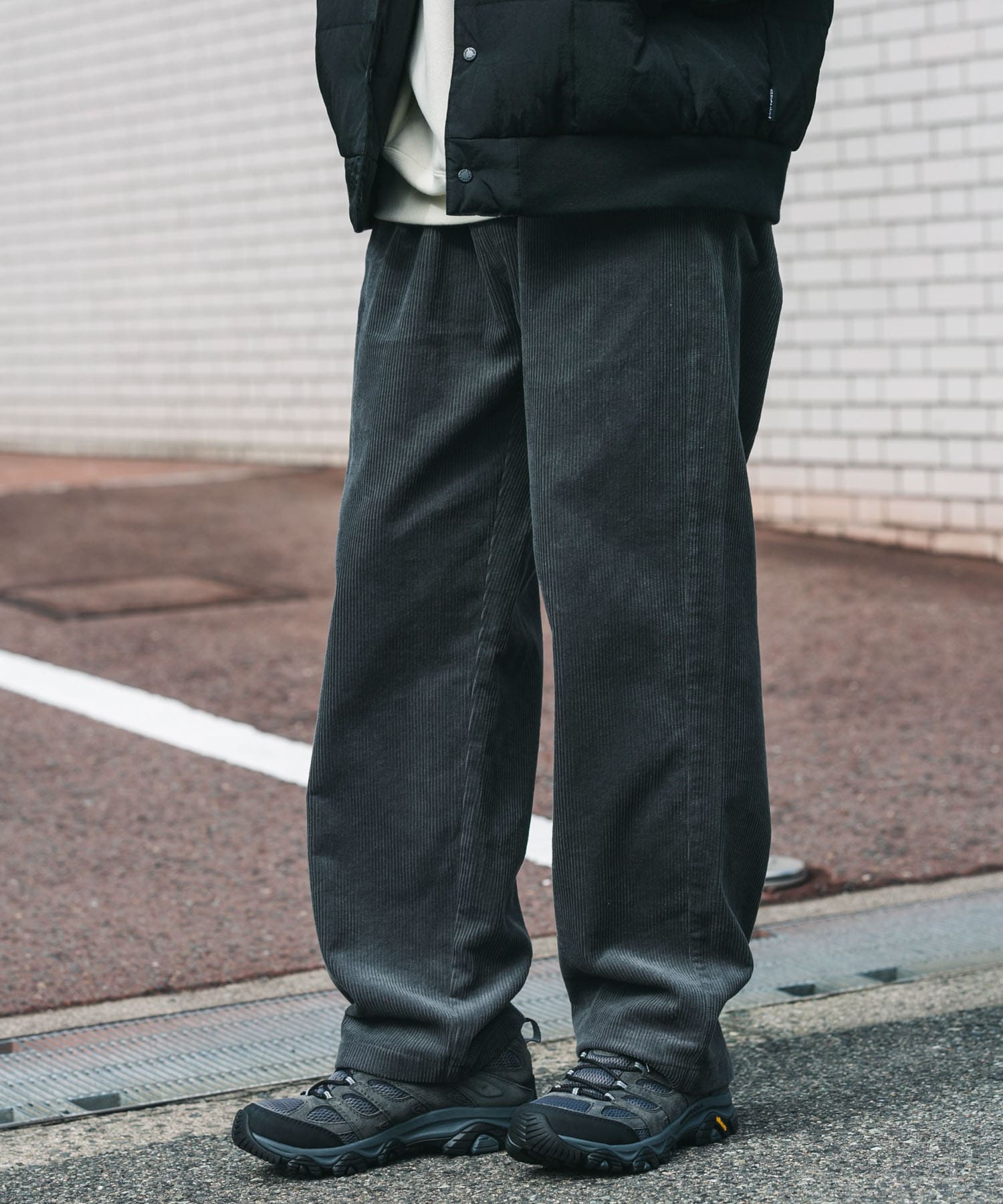 2タック太畝コーデュロイパンツ[DR47-14X701]｜URBAN RESEARCH