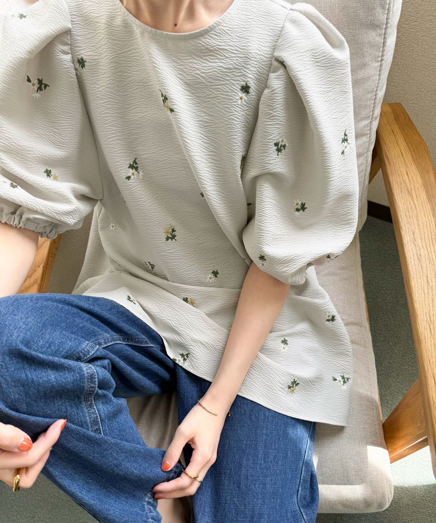 パフスリーブ刺繍ブラウス[DRA4-23R106]｜URBAN RESEARCH公式