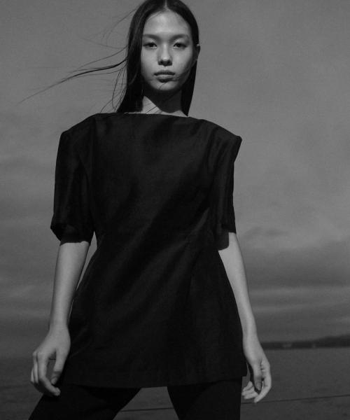 AMOMENTO　SILKY OVERSIZED HALF SHIRTS