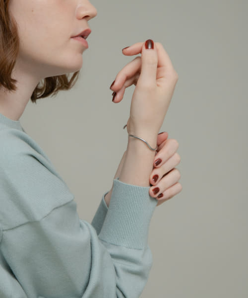Narrow bangle
