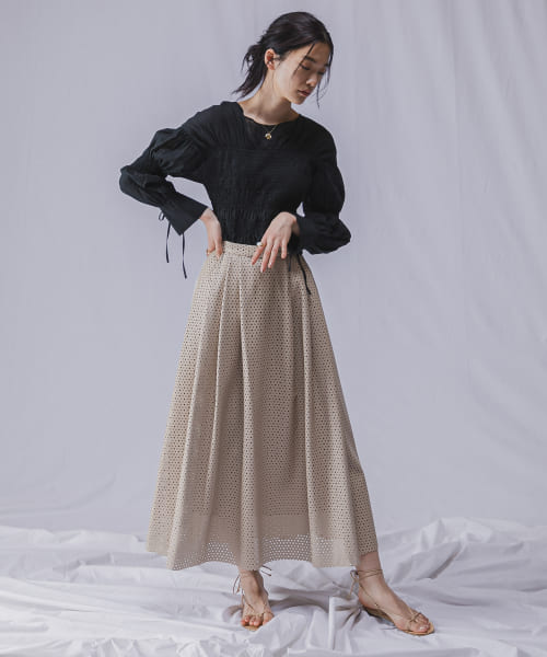 Lirica　punching pleats skirt