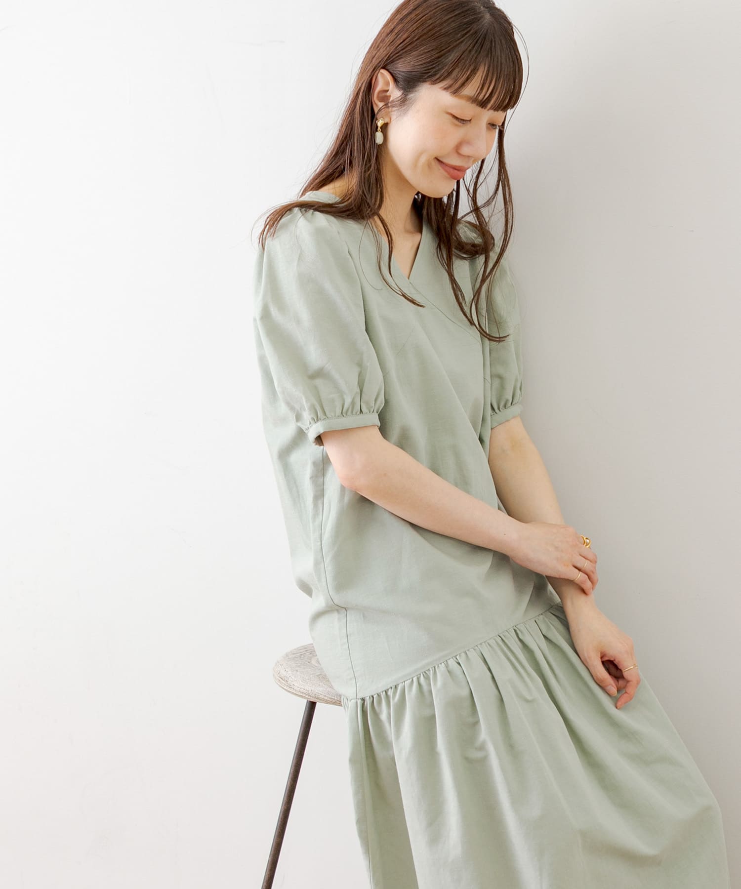 TRリネンVネックパフスリーブワンピース[LA35-26R008]｜URBAN RESEARCH