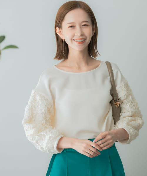 『WEB限定』フラワーレーススリーブブラウス