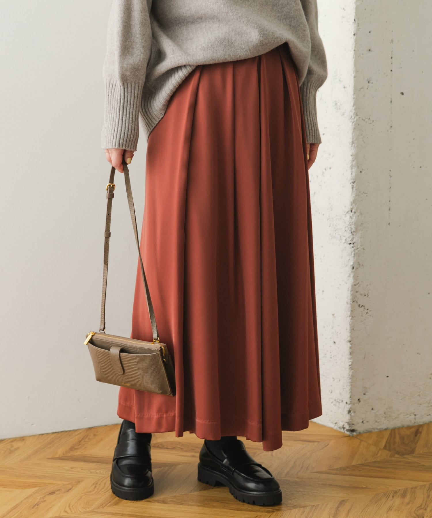 F by ROSSO サテンフレアスカート[RA37-25F701]｜URBAN RESEARCH