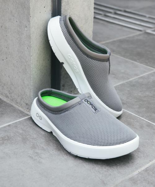 OOFOS　OOcOOzie Sport Mule