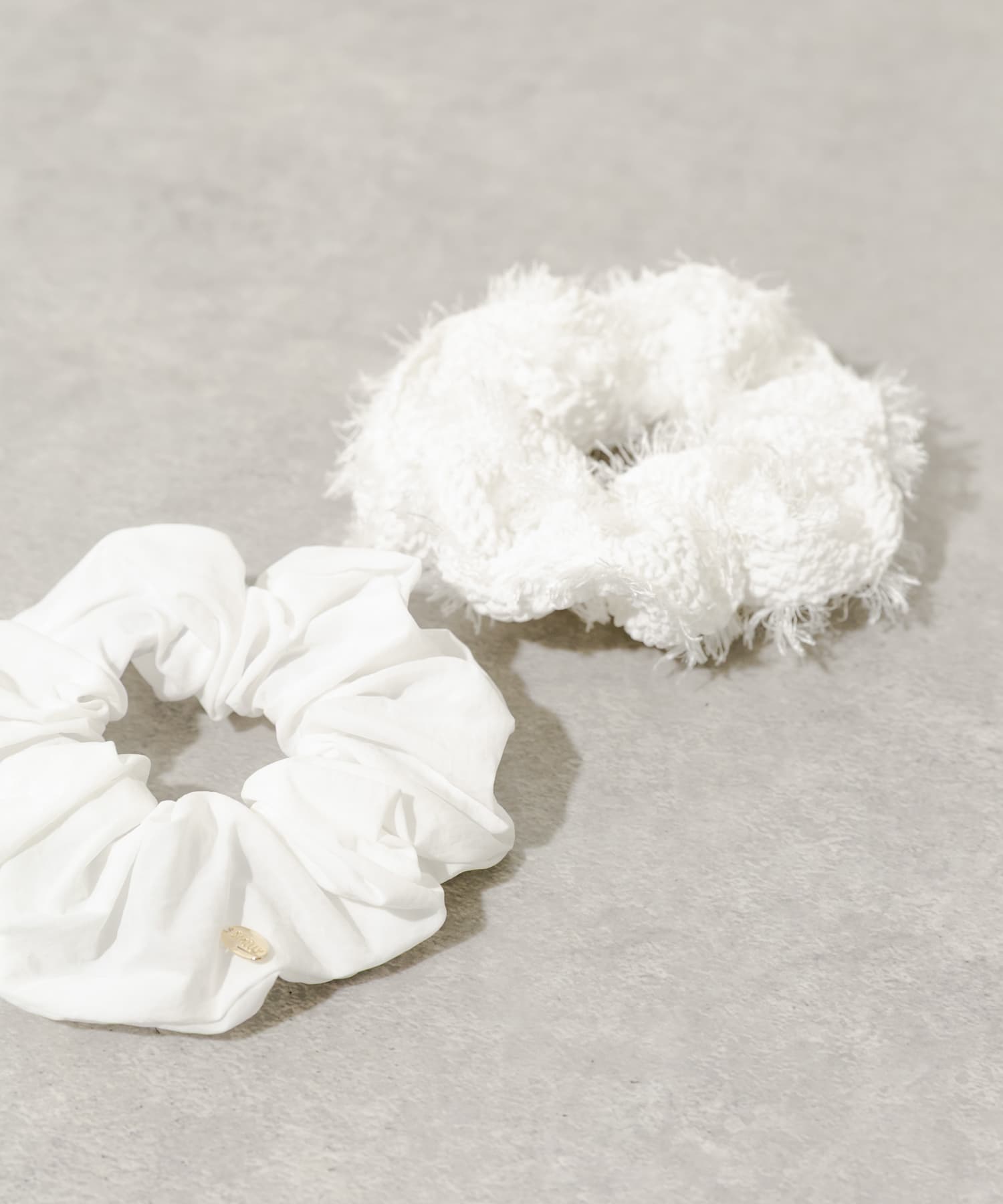 CLANE | LINEN MEDIUM SCRUNCHIE color：WHITE / BLACK In stock