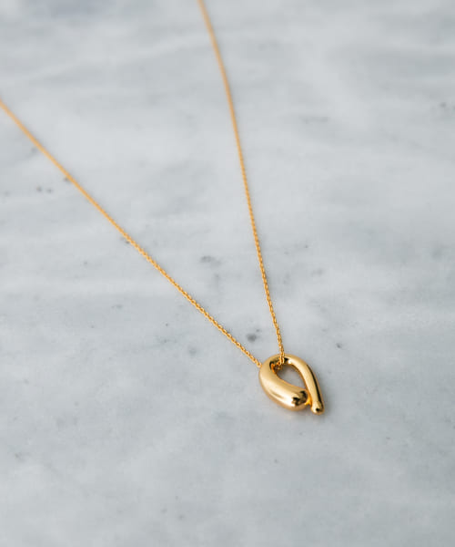 SMELLY so’　asymmetric solid necklace