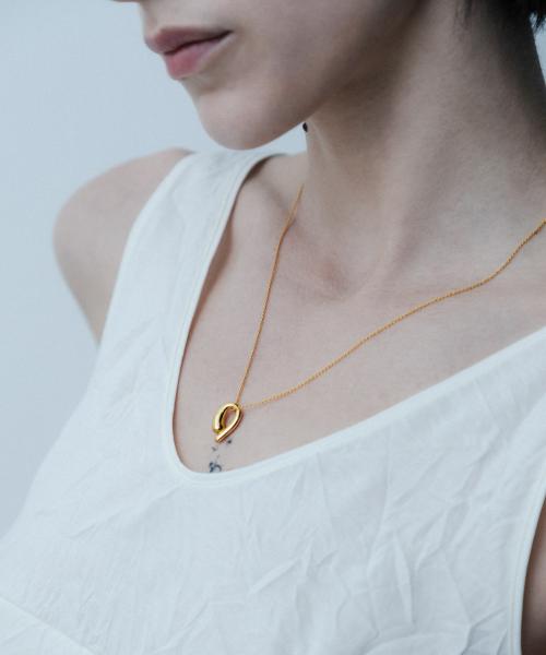 SMELLY so’　asymmetric solid necklace
