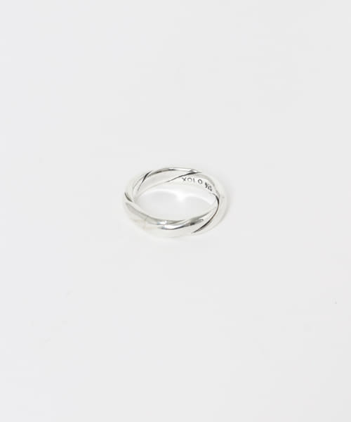 XOLO　Single Twist Ring