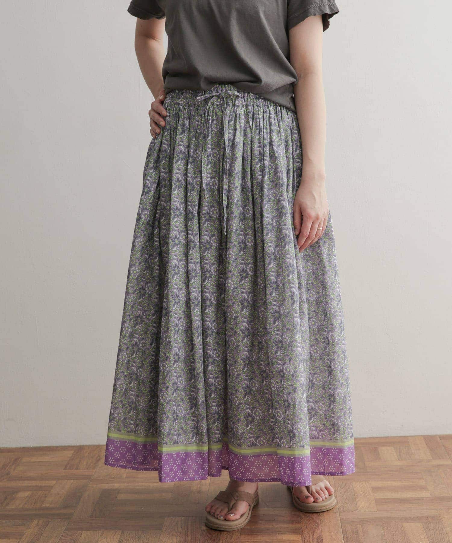 別注』SOIL×DOORS フラワープリントスカート[NSL22302-DW25]｜URBAN